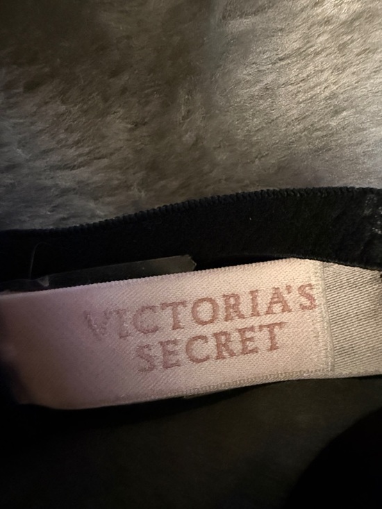 Victoria's Secret Burgundy and Black Lace Push-Up Bra - Picture 2 of 12